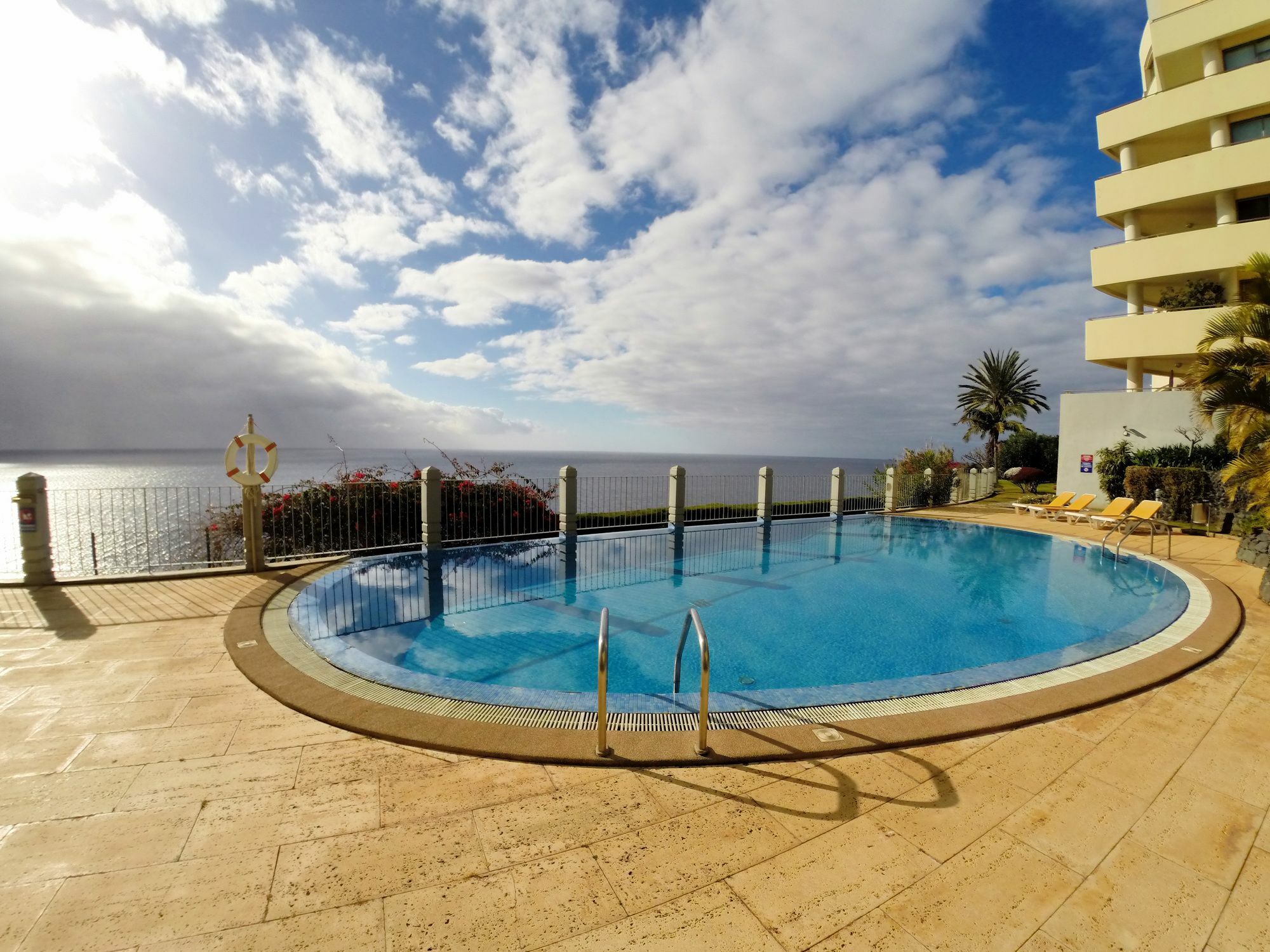 Finest Rentals - Beachfront Penthouse Φουνκάλ Εξωτερικό φωτογραφία